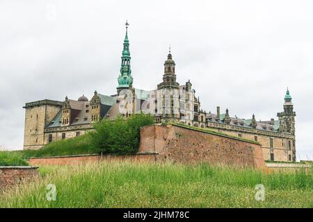 Kronborg castello medievale e roccaforte a Helsingør, Danimarca. Elsinore in William Shakespeare's play Hamlet, bel castello rinascimentale in Europa Foto Stock