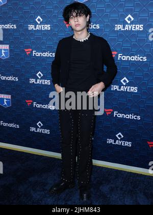 Los Angeles, Stati Uniti. 18th luglio 2022. LOS ANGELES, CALIFORNIA, USA - 18 LUGLIO: Il figlio di Travis Barker Landon Barker arriva al 'Players Party' 2022 co-ospitato da Michael Rubin, MLBPA e fanatici tenuti alla City Market Social House il 18 luglio 2022 a Los Angeles, California, Stati Uniti. (Foto di Xavier Collin/Image Press Agency) Credit: Image Press Agency/Alamy Live News Foto Stock