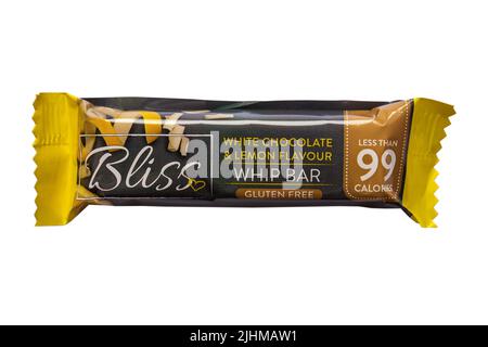 Bliss bianco cioccolato & limone aroma frusta bar senza glutine isolato su sfondo bianco Foto Stock