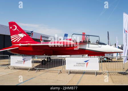 Turkish Aerospace Industries Hürjet al Farnborough International Airshow 2022. Allenatore supersonico avanzato e design di velivoli da combattimento leggeri Foto Stock