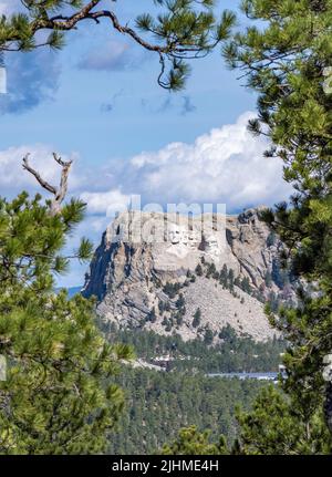 Il monumento nazionale di Mount Rushmore dal Peter Norbeck si affaccia su Iron Mountain Road nelle Black Hills del South Dakota USA Foto Stock