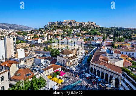 Vista parziale aerea del centro storico di Atene, Grecia. Da davanti a dietro si può vedere, Monastiraki, Plaka e l'Acropoli Foto Stock