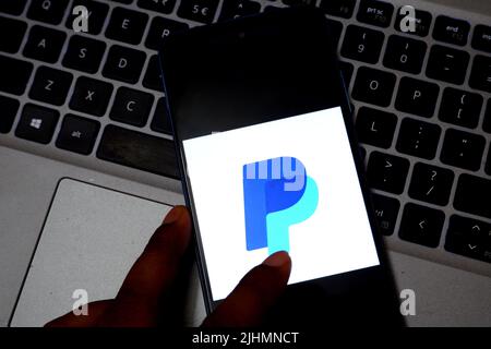 India. 19th luglio 2022. In questa foto è mostrato un logo Paypal visualizzato su uno smartphone android. (Foto di Avishek Das/SOPA Images/Sipa USA) Credit: Sipa USA/Alamy Live News Foto Stock
