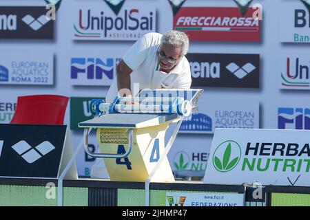 Roma, Italia. 19th luglio 2022. Arbitro della partita durante il Campionato Italiano assoluto Herbalife (day1), nuoto a Roma, Italia, luglio 19 2022 credito: Agenzia fotografica indipendente/Alamy Live News Foto Stock