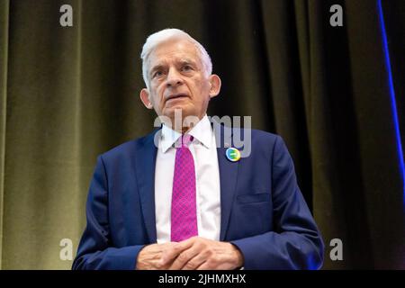 Cracovia, Polonia. 19th luglio 2022. Jerzy Buzek, deputato al Parlamento europeo, ex presidente del Parlamento europeo, partecipa alla conferenza sul soccorso e la ricostruzione dell'Ucraina e alla sua prospettiva europea organizzata dal Comitato economico e sociale europeo nel Centro Congressi di Cracovia, Polonia, il 19 luglio; 2022.la conferenza aveva lo scopo di discutere le strategie e le esigenze dell'Ucraina nel suo cammino verso la ricostruzione, in particolare nel contesto della sua domanda di adesione all'UE. (Foto di Dominika Zarzycka/Sipa USA) Credit: Sipa USA/Alamy Live News Foto Stock