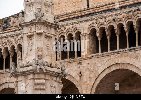 Iconica cattedrale romanica di Santa Maria Assunta a Bitonto, Italia Meridionale Foto Stock