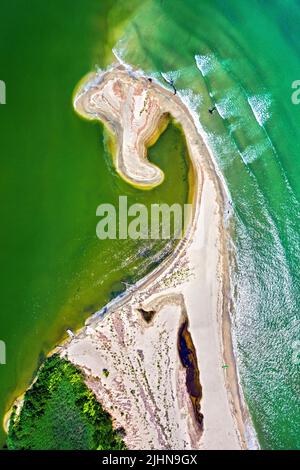All'estuario del fiume Pineios. A destra, il Mar Egeo, a sinistra, il fiume. Larissa, Tessaglia, Grecia. Foto Stock
