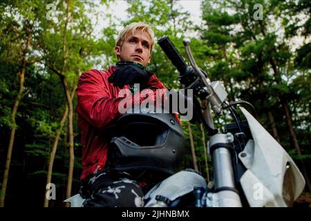 RYAN GOSLING, posto al di là dei pini, 2012 Foto Stock