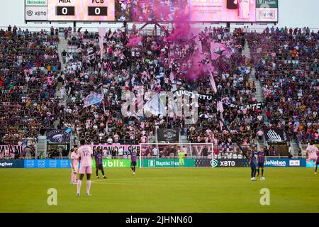 Fort Lauderdale, Florida, Stati Uniti. 19th luglio 2022. 12 Aime Mabika DF Inter Miami CF durante la partita di calcio internazionale tra l'Inter Miami CF e il FC Barcelona al DRV Pink Stadium in Florida, USA. Credit: Yaroslav Sabitov/YES Market Media/Alamy Live News Foto Stock