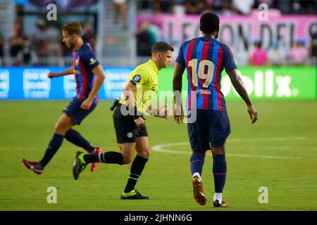 Fort Lauderdale, Florida, Stati Uniti. 19th luglio 2022. 19 Ferran Torres – Forward FC Barcelona, 26 Gregore MF Inter Miami CF durante la partita internazionale di calcio amichevole tra Inter Miami CF e FC Barcelona al DRV Pink Stadium in Florida, USA. Credit: Yaroslav Sabitov/YES Market Media/Alamy Live News Foto Stock