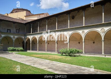 Il secondo Chiostro della Chiesa di Santa Croce Firenze Foto Stock