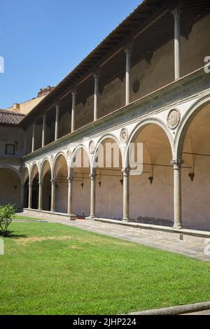 Il secondo Chiostro della Chiesa di Santa Croce Firenze Foto Stock