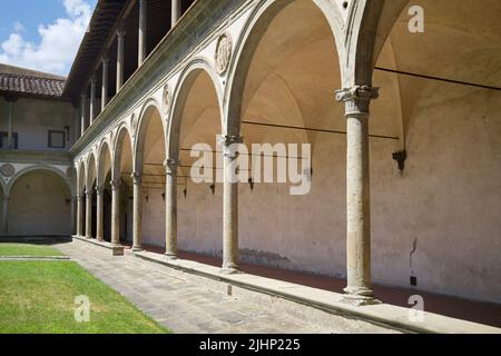 Il secondo Chiostro della Chiesa di Santa Croce Firenze Foto Stock