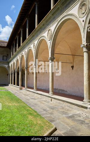 Il secondo Chiostro della Chiesa di Santa Croce Firenze Foto Stock