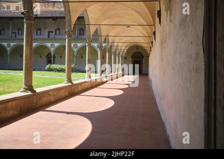 Il secondo Chiostro della Chiesa di Santa Croce Firenze Foto Stock