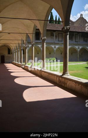 Il secondo Chiostro della Chiesa di Santa Croce Firenze Foto Stock