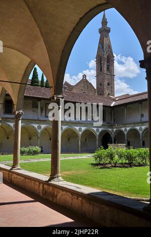 Il secondo Chiostro della Chiesa di Santa Croce Firenze Foto Stock