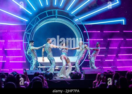 AUSTIN, TX - LUGLIO 19: Angeria si esibisce sul palco durante la drag Race di RuPaul Werq the World Tour 2022 all'ACL Live il 19 luglio 2022 ad Austin, Texas.(Photo by Maggie Boyd/SipaUSA) Credit: Sipa USA/Alamy Live News Foto Stock