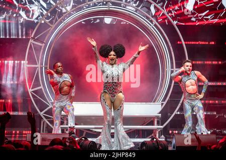 AUSTIN, TX - LUGLIO 19: Angeria si esibisce sul palco durante la drag Race di RuPaul Werq the World Tour 2022 all'ACL Live il 19 luglio 2022 ad Austin, Texas.(Photo by Maggie Boyd/SipaUSA) Credit: Sipa USA/Alamy Live News Foto Stock