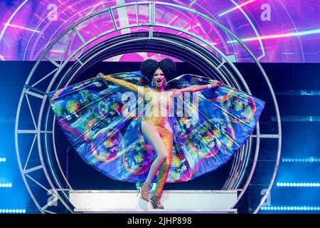 AUSTIN, TX - LUGLIO 19: Angeria si esibisce sul palco durante la drag Race di RuPaul Werq the World Tour 2022 all'ACL Live il 19 luglio 2022 ad Austin, Texas.(Photo by Maggie Boyd/SipaUSA) Credit: Sipa USA/Alamy Live News Foto Stock