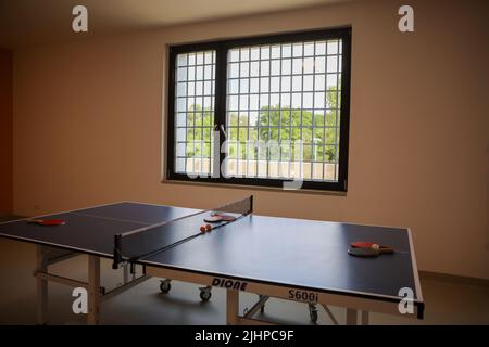 Lipsia, Germania. 15th luglio 2022. Un tavolo da ping-pong si trova nel nuovo ospedale di detenzione della prigione di Lipsia. Il nuovo ospedale sostituisce il vecchio ospedale di detenzione costruito nel 1913. Credit: Jan Woitas/dpa/Alamy Live News Foto Stock