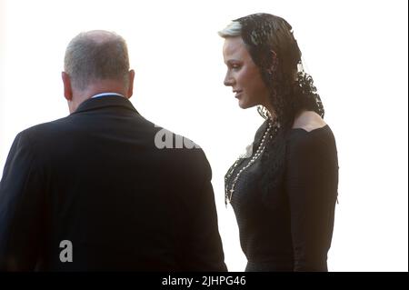 Roma, Italia. 20th luglio 2022. Italia, Roma, Vaticano, 22/07/20. Il Principe Alberto II di Monaco e la sua principessa consorte Charlene di Monaco arrivano, per un incontro privato con il Santo Padre, al cortile di San Damaso.il principe Alberto II di Monaco e la principessa consorte Charlene di Monaco arrivano, per un incontro privato con il Santo Padre, Nel cortile di San Damaso. Foto di Massimiliano MIGLIORATO/Catholic Press Photo Credit: Agenzia fotografica indipendente/Alamy Live News Foto Stock