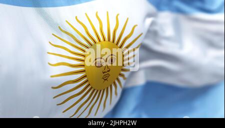 Primo piano della bandiera nazionale della Repubblica argentina. Paese sudamericano. Tribanda orizzontale di azzurro (superiore e inferiore) e bianco con Foto Stock