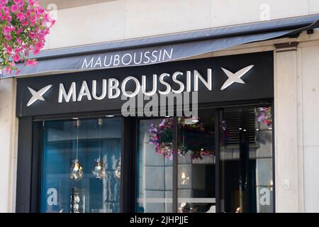 Bordeaux , Aquitaine France - 07 14 2022 : marchio e cartello con il logo mauboussin sull'ingresso della facciata a parete Foto Stock