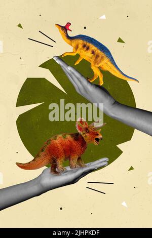 Grafica creativa astratta modello immagine di palme che reggono dinosauri giocattolo isolato disegno sfondo Foto Stock