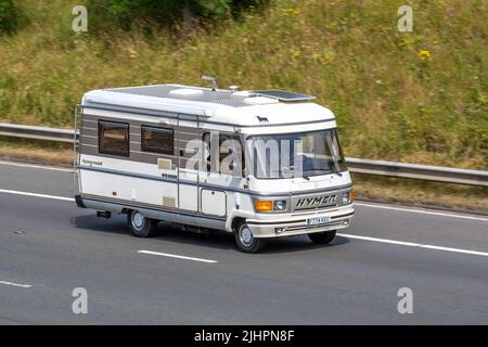 1989 80s anni '80 Mercedes Benz 308 D 308DF Chasis Cab 2300 cc Hymer Hymermobil motorhome; viaggiando sull'autostrada M6, Manchester, Regno Unito Foto Stock