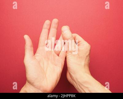 Posizione manuale per mudra n. 3 in Jin Shin Jyutsu, metodo di guarigione alternativo o concetto di auto-aiuto, medicina asiatica, sensibilizzazione Foto Stock