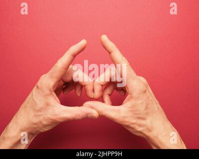 Posizione manuale per mudra n. 8 in Jin Shin Jyutsu, metodo di guarigione alternativo o concetto di auto-aiuto, medicina asiatica, sensibilizzazione Foto Stock