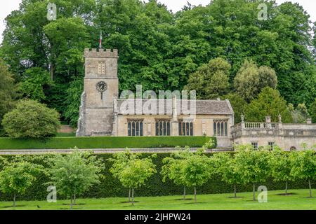 Vista della Chiesa di St Peters a Dyrham nel Cotswolds Inghilterra Foto Stock