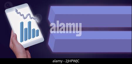 Una persona che tiene un tablet e visualizza i grafici dei dati e mostra le informazioni cruciali con il disegno futuristico. Un pad a portata di mano che presenta dati importanti Foto Stock