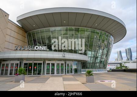 Il centro commerciale Square One, Mississauga, è il più grande centro commerciale dell'Ontario, Canada. Foto Stock