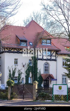 Dresda, Sassonia, Germania: Il casale del forester a Klotzsche, sede dell'impresa statale Sachsenforst, distretto forestale di Dresda. Foto Stock