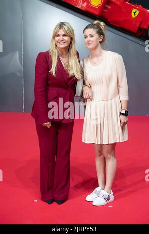 Colonia, Germania. 20th luglio 2022. Corinna e Gina SCHUMACHER, tappeto rosso, esposizione del tappeto rosso, arrivo, presentazione del Premio di Stato dello Stato della Renania settentrionale-Vestfalia a Koeln il 20th luglio 2022 © Credit: dpa/Alamy Live News Foto Stock