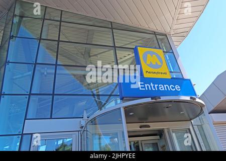 Ingresso della stazione ferroviaria Liverpool South Parkway, Garston, Speke, per l'aeroporto John Lennon di Liverpool, Holly Farm Rd, Liverpool L19 5PQ Foto Stock