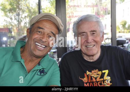 Tennista francese e capitano Yannick Noah con fotografo e musicista André Crudo. Settembre 18, 2020 Foto Stock