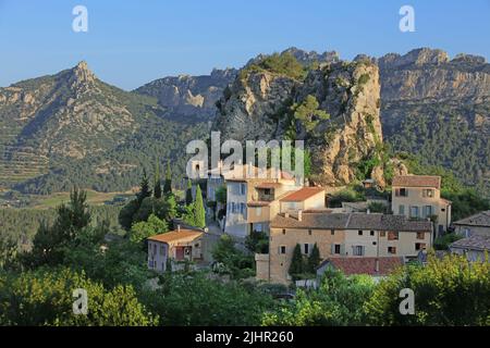 Francia, Vaucluse (84) la Roque-Alric, villaggio des Dentelles de Montmirail / Francia, Vaucluse, la Roque-Alric, villaggio dei Dentelles de Montmirail / Foto Stock