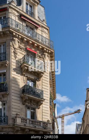 Francia, regione Ile de France, Parigi 5th circondario, rue de l'hotel Colbert, vista sulle torri di Notre Dame un anno dopo l'incendio la sera del 15 aprile 2019 Foto Stock