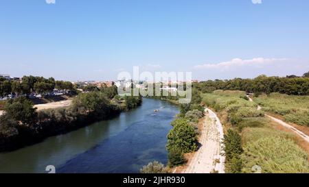 Roma, Fiume Tevere in magra estiva e non in secca , ponte Marconi San Paolo Foto Stock