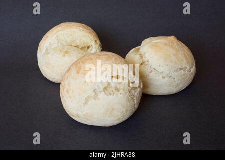 Il pane al formaggio è una prelibatezza del Sud America, molto apprezzata in Brasile. Foto Stock