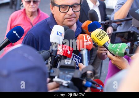 Roma, Italia. 20th luglio 2022. Carlo Calenda, leader di ''Azienda'', di fronte a Palazzo Madama a Roma (Credit Image: © Matteo Nardone/Pacific Press via ZUMA Press Wire) Foto Stock