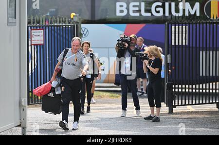 Wigan, Inghilterra. 20/07/2022, l'assistente allenatore belga Kris Vanderhaegen ha illustrato prima di una sessione di allenamento della squadra nazionale belga di calcio femminile The Red Flames, mercoledì 20 luglio 2022 a Wigan, Inghilterra. Venerdì la squadra incontrerà la Svezia nelle quarti di finale del Campionato europeo di calcio femminile UEFA 2022. BELGA FOTO DAVID CATRY Foto Stock