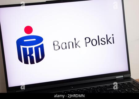 KONSKIE, POLONIA - 19 luglio 2022: Logo PKO Bank Polski visualizzato sullo schermo del computer portatile. PKO BP è la più grande banca in Polonia fondata nel 1919 Foto Stock