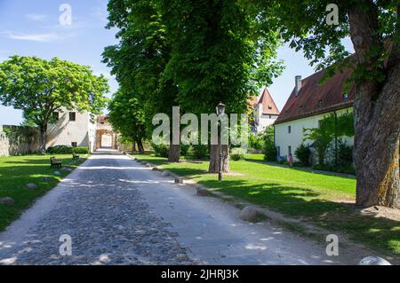 Il Castello di Burghausen a Burghausen, distretto di Altotting Land, alta Baviera, Germania, il 19 giugno, 2022. Il Castello di Burghausen è il castello più lungo co Foto Stock