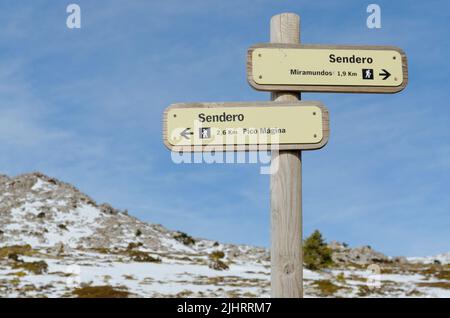 Messaggi informativi sul sentiero. Parco Naturale della Sierra Magina. Huelma, Jaén, Andalucía, Spagna, Europa Foto Stock