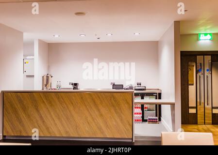 Il Liverpool FC Stadium Tour, sala d'ospitalita'. Anfield è uno stadio di calcio di Anfield, Liverpool, Merseyside, Inghilterra, che ha un capac con posti a sedere Foto Stock