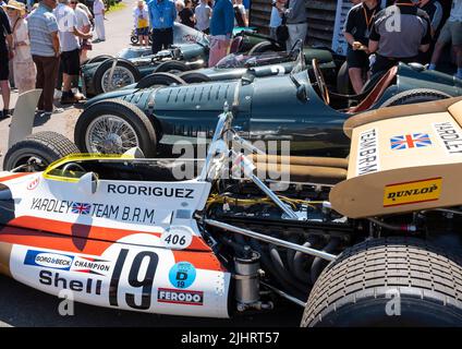 Formula uno Yardley BRM e V16 BRM auto da corsa in mostra, Shelsley Walsh Classic Nostalgia, 16th luglio 2022. Foto Stock